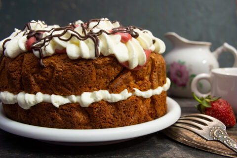 Tarta de crema de fresa y nata