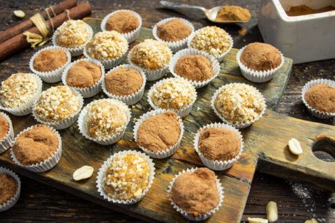 Bombones de cacahuete con trocitos de chocolate