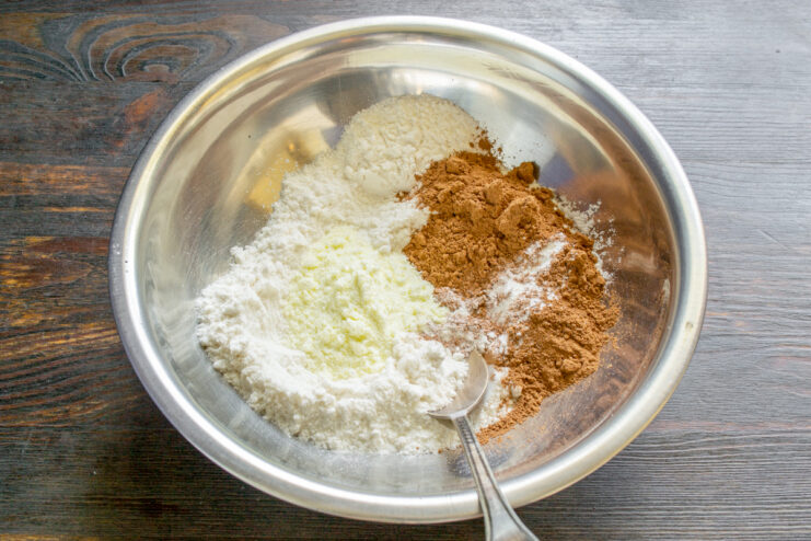 Mezcla de ingredientes secos Bol con harina de arroz, cacao en polvo y leche en polvo