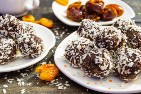 Bocaditos de chocolate negro con orejones